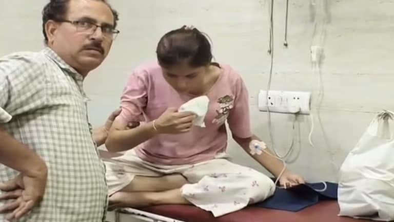 पाणी समजून तरुणीनं घेतला ॲसिडचा घोट, प्रकरण गंभीर crime news