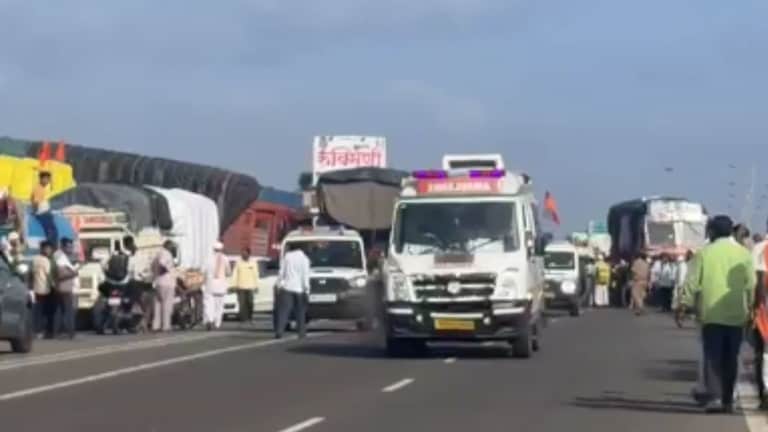 जेजुरीत टेम्पोची वारकऱ्यांना धडक, तिघांचा मृत्यू; 3 जण जखमी Jejuri Warkari Accident