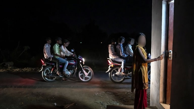 मध्यरात्री शौचालयास उठली मुलगी, सात जणांनी जंगलात केला अत्याचार Crime News (AI Generated)