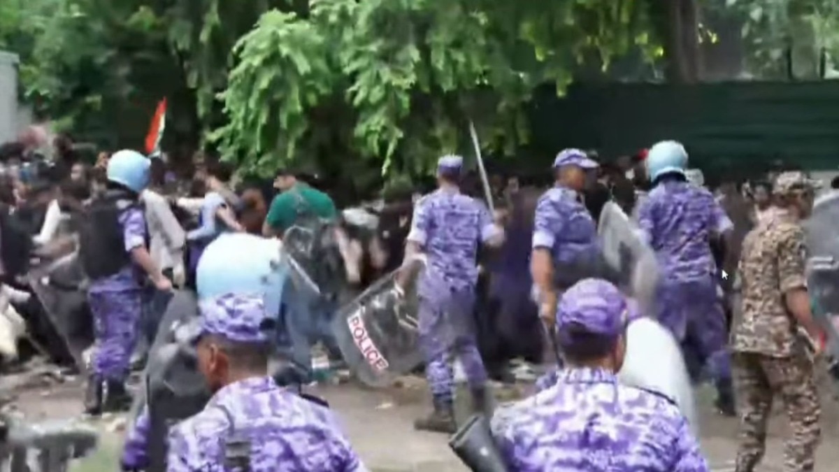 CJP Protest Live Update : विद्यार्थ्यांवर लाठीचार्ज, मेट्रो सेवा बंद; दिल्लीतीली आंदोलनकर्त्यांना पांगवण्याचा प्रयत्न