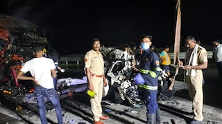 भीषण अपघाताने महाराष्ट्र हादरला, समृद्धी महामार्गावर 6 जणांचा होरपळून मृत्यू Mumbai Tak