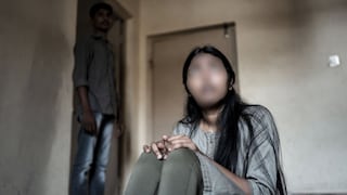 मूळव्याध बरा करण्याचं आश्वासन, खोलीत महिलेवर अत्याचार Mumbai Tak