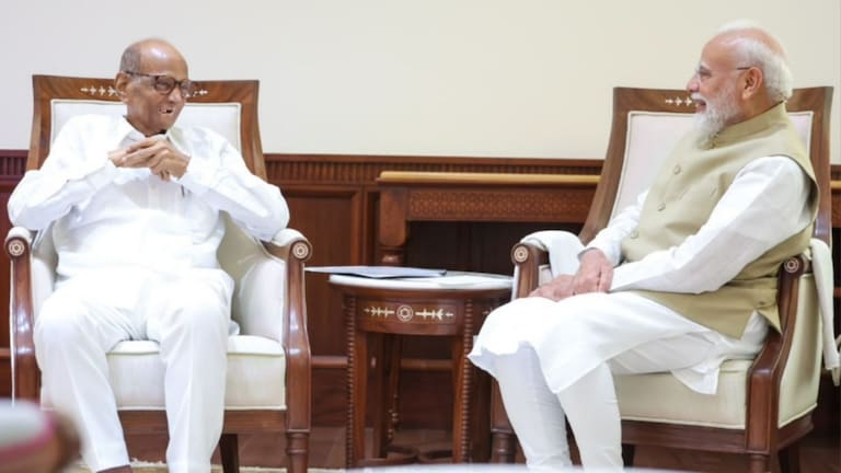 शरद पवार यांनी पंतप्रधान नरेंद्र मोदींची घेतली भेट, फोटो व्हायरल Sharad Pawar Meet Narendra Modi