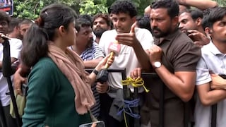 UK तून मराठी तरुण थेट दिल्लीत.. आंदोलनात इंग्लिशमध्ये धडाधड काय बोलला? Mumbai Tak