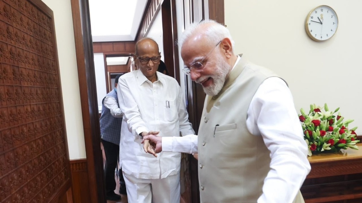 शरद पवारांचे तीन डाव आणि तिरकं राजकारण, गुंगावून टाकणारी अडीच घरांची दुडकी चाल!