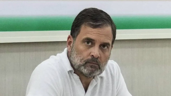 राहुल गांधींच्या घराबाहेर जबरदस्त ड्रामा, आता पोलिसांनी नेमकं केलं तरी काय?