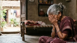घरात झोपली होती 70 वर्षीय महिला, दोन शेजारी आले अन् घडलं भयानक Crime News