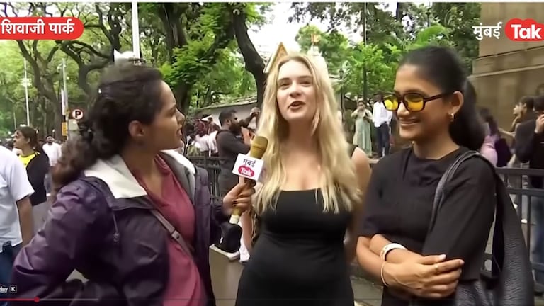 जर्मनीची तरुणी ठाकरेंच्या मोर्चात पोहचली, मोदींवर बोलली ते ऐका VIDEO German woman reacts Mumbai victory rally of Thackeray group