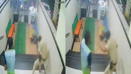 कल्याण : नागरिकांच्या मदतीसाठी गेलेल्या पोलिसावर काठीने हल्ला, काय घडलं? VIDEO kalyan crime