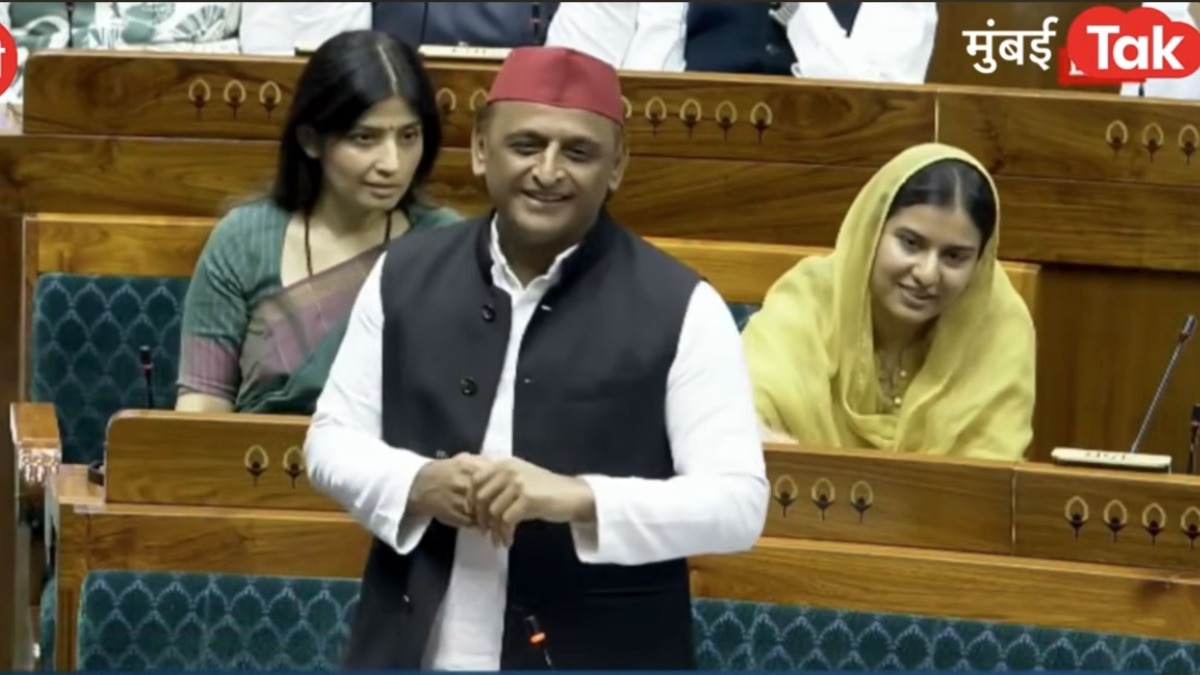 'प्रधान हटवून यांनी पंतप्रधान वाचवला' अखिलेश यांचे भाषणात टॉन्ट, डिंपलही हसल्या