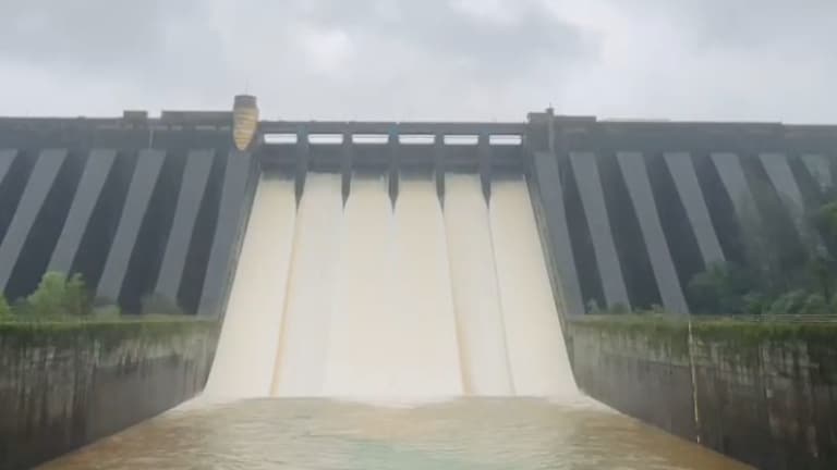 Koyna Dam: तुफान पावसाने कोयना धरण तुडुंब, तब्बल 6 दरवाजे उघडले! 6 gates of koyna dam have been opened 11680 cusecs of water are being released into riverbed and riverside villages issued an alert