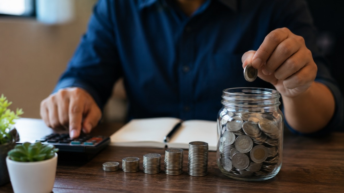 Personal Finance: महिन्याला 2 हजार रुपयांची गुंतवणूक करणाऱ्यांनी कोणती चूक टाळावी?