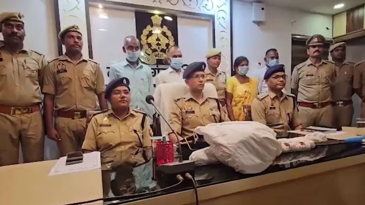 शिक्षिकेची सासऱ्याकडे भलतीच मागणी, नकार देताच फावड्याने ठेचलं डोकं