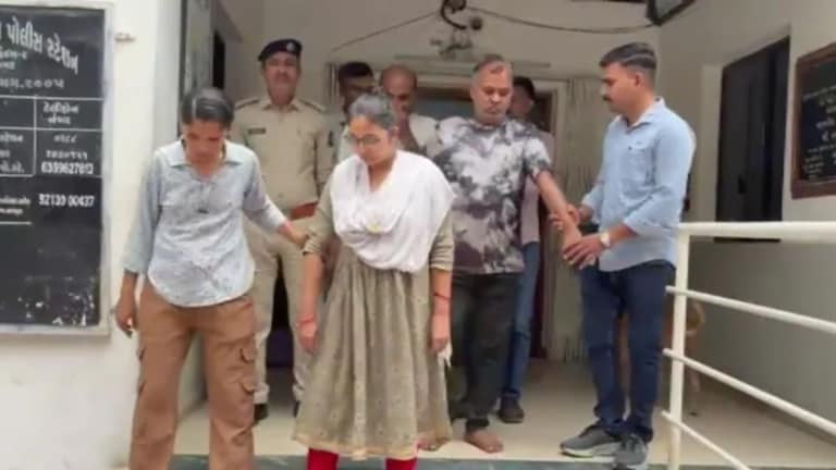 नवरा ऑस्ट्रेलियाला गेलाय, बायको 2 वर्ष सांगत राहिली, शेवटी दृश्यम स्टाईल ट्वीस्ट Gujarat jamnagar drishyam style murder