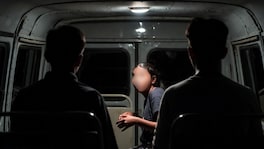 पीडितेनं केली लिफ्टची मागणी, चालत्या कारमध्ये तीन तास आळीपाळीने अत्याचार crime news