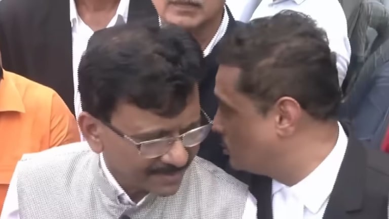 सुनावणीत आरोप-प्रत्यारोप, राऊतांचा बाहेर येत इशारा, मागे सरोदे; काय झालं? ShivSena Supreme Court Hearing