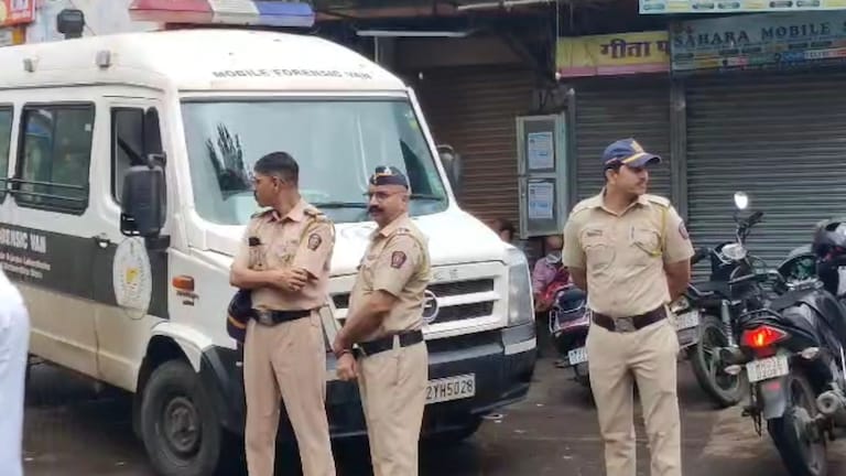गाण्याच्या आवाजावरून रक्तरंजित थरार! मुंबईत बाप-लेकाची निर्घृण हत्या Mumbai Crime