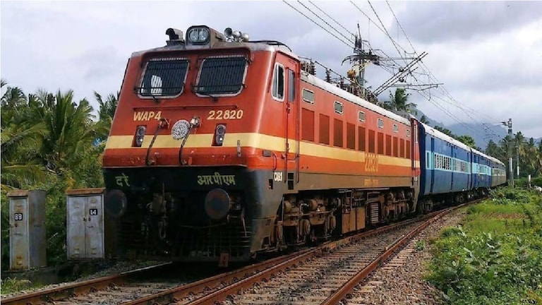 Govt Jobs : रेल्वेत 4098 पदांसाठी मेगाभरती! कसा कराल अर्ज? RRB Recruitment