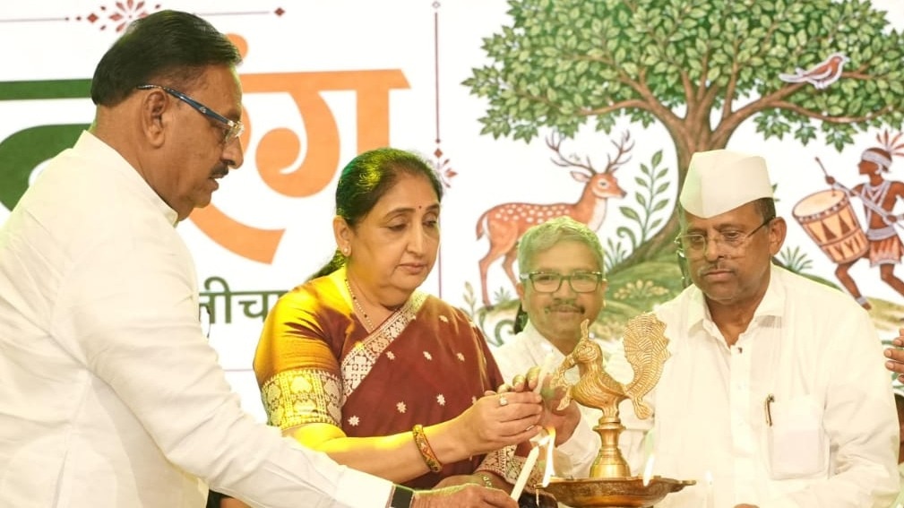 दक्षिण मुंबईत घुमला आदिवासी संस्कृतीचा नाद, उपमुख्यमंत्री सुनेत्रा पवारांच्या हस्ते 'वनरंग २०२६'चे भव्य उद्घाटन