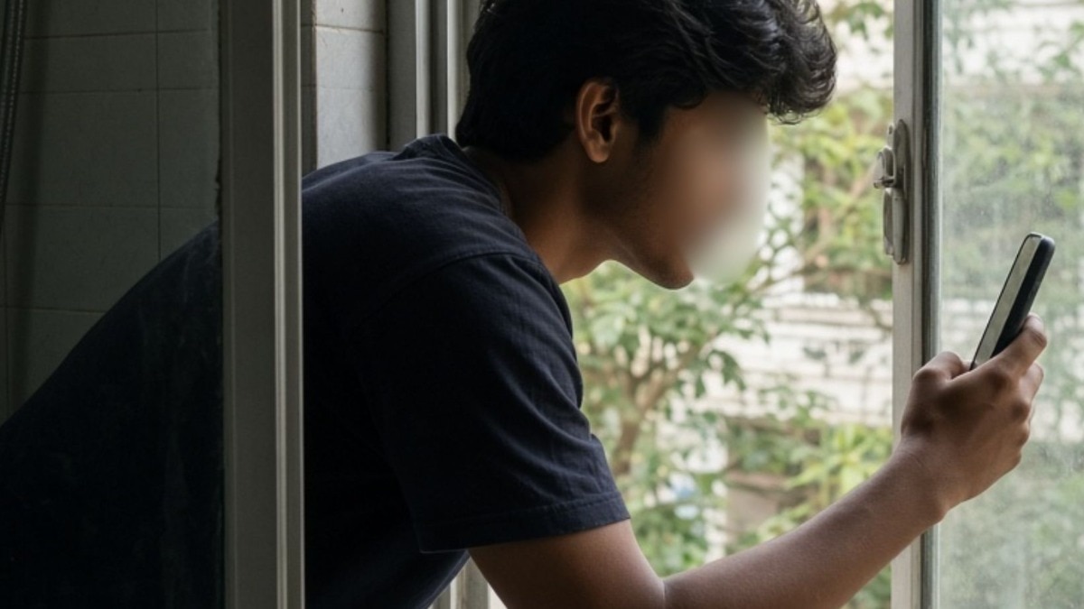 तरुणानं अंघोळीचा व्हिडिओ बनवला, नंतर व्हायरल करण्याची धमकी देत ब्लॅकमेलिंग अन्.. 