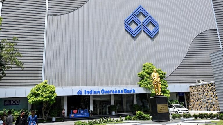 Govt Jobs : सरकारी बँकेत पदवीधरांना नोकरीची संधी, 40 हजारांहून अधिक पगार IOB Recruitment