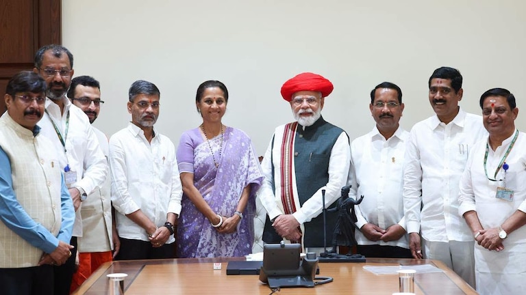 ती 20 मिनिटं... मोदी आणि पवारांच्या खासदार भेटीमध्ये नेमकं घडलं तरी काय? pm modi meets supriya sule ncp sp 8 mps inside story delimitation bill