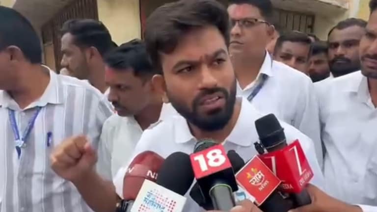 शिंदेंचा उल्लेख करत दीपके चिडले, फडणवीस सरकारला घेरण्याचे संकेत? Abhijit Dipke