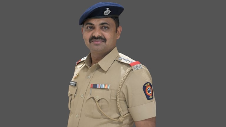 नागपूर: पोलीस अधिकाऱ्याने गळफास घेत उचललं टोकाचं पाऊल Nagpur Suicide