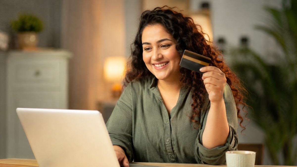 Personal Finance: एकापेक्षा जास्त Credit Cards ठेवणं चांगलं की धोकादायक?