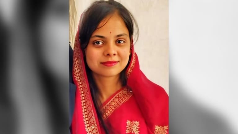 'आई, कॉलेजला जाते..' प्रियकराच्या फ्लॅटमध्ये कुजलेल्या अवस्थेत तरुणीचा मृतदेह, काय घडलं? Crime News