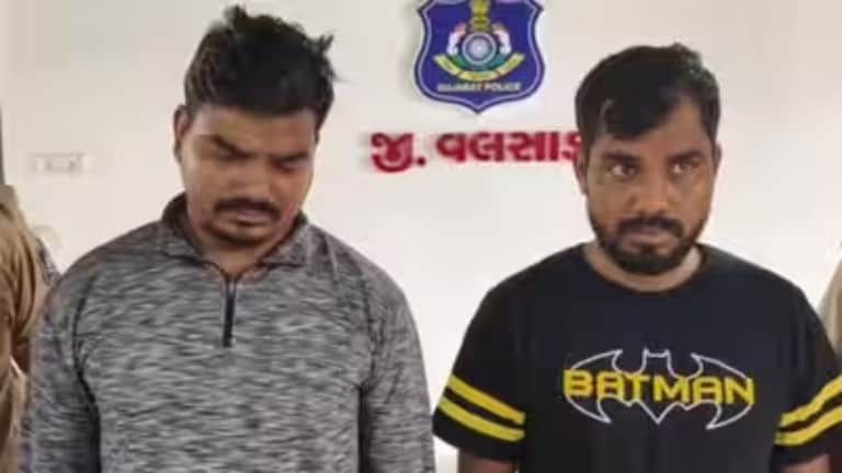 ज्वेलरी शॉपमध्ये अडकले, चोरांनी सोडवण्यासाठी 112 डायल करत पोलिसांना केला फोन... Crime News surat
