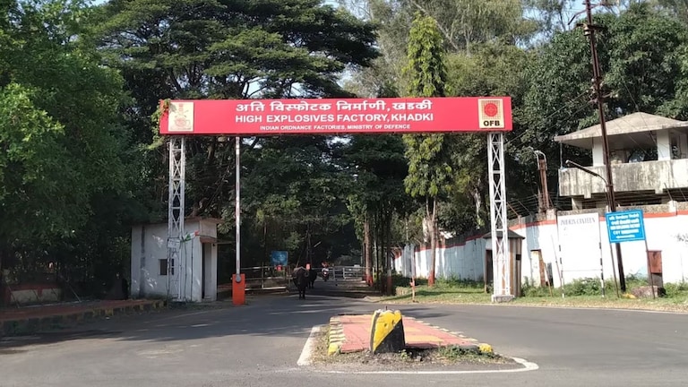 Govt Jobs : भारत सरकारच्या पुण्यातील डिफेन्स कंपनीत नोकरीची संधी, लगेच अर्ज करा Government Jobs
