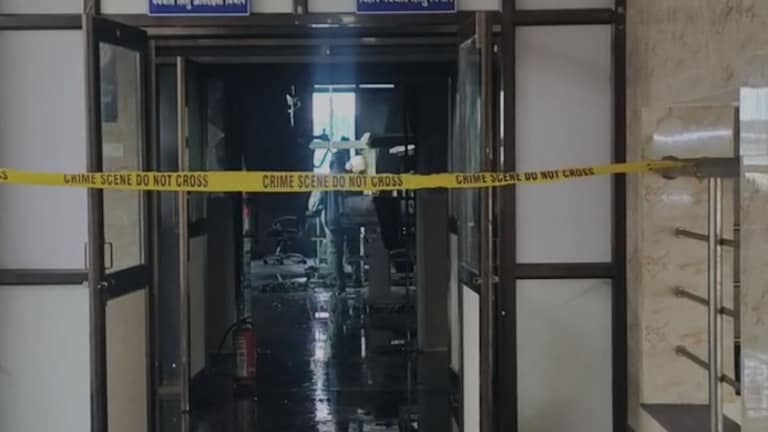 महाराष्ट्र हळहळला, नवजात बालकांच्या ICU मध्ये व्हेंटिलेटरचा स्फोट, 3 बाळांचा मृत्यू Amravati district women hospital nicu fire