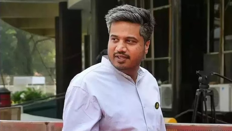 रोहित पवारांच्या पाठपुराव्याला यश, औषध निरीक्षक पदाची भरती प्रक्रिया रद्द Rohit Pawar