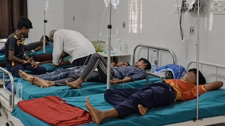 चंद्रपूर: आश्रमशाळेत विद्यार्थ्यांच्या अन्नात पडली पाल, 31 जणांना विषबाधा chandrapur news