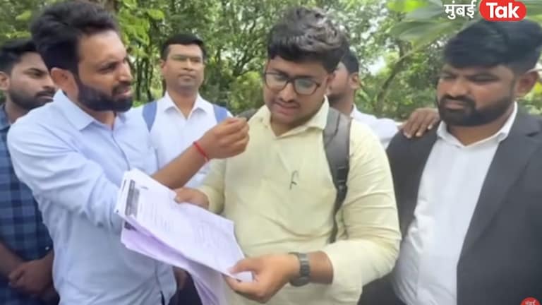 सकाळच्या पेपरला 121 मार्क, दुपारच्या पेपरला 2 मार्क, MPSC चा काय अजुबा ? Student Protest Against MPSC