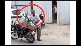 भल्या मोठ्या कोयत्याने थेट माजी नगरसेवकावर सपासप वार अन् आरोपी सगळ्यांसमोरून निवांत गेला निघून! solapur former corporator lalchand wadhwani attack cctv footage