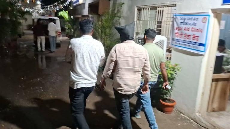 बीड : आई-वडील नसताना घरात शिरला नराधम अन् घडलं भयानक, विद्यार्थिनीनं काय सांगितलं? Beed Crime