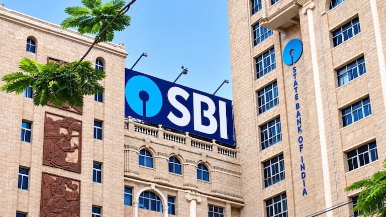 Govt Jobs : वर्षाला लाखो रुपयांचं पॅकेज हवंय? मग SBI मधील ही संधी सोडू नका, लगेच करा अर्ज SBI Recruitment