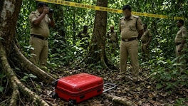 लाल रंगाच्या खोक्यात तुटलेले दात, चॉकलेट्स अन् 8 वर्षीय चिमुरड्याचा मृतदेह Crime News (AI Photo)