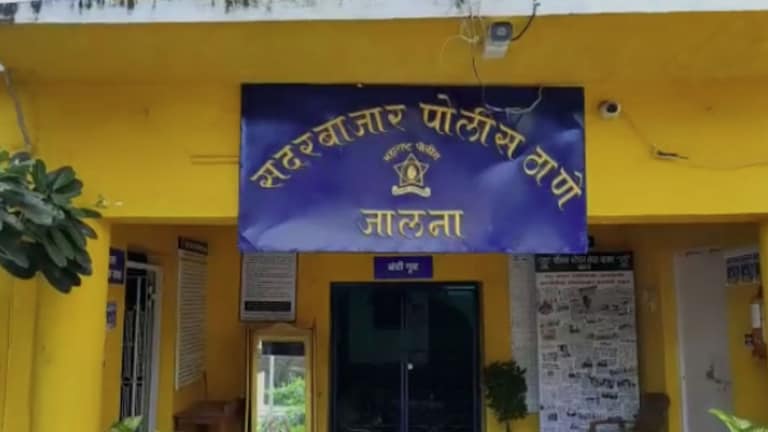 जालना : चॉकलेटचं अमिष, 6 वर्षीय चिमुकलीवर 60 वर्षीय वृद्धाचा बलात्कार Jalna Crime News