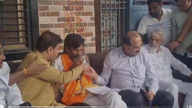मनोज जरांगेंनी उपोषण सोडलं; सरकारला 90 दिवसांची मुदत, 'त्या' 5 मुद्द्यांवर सरकारकडून आश्वासन Manoj Jarange Patil hunger strike