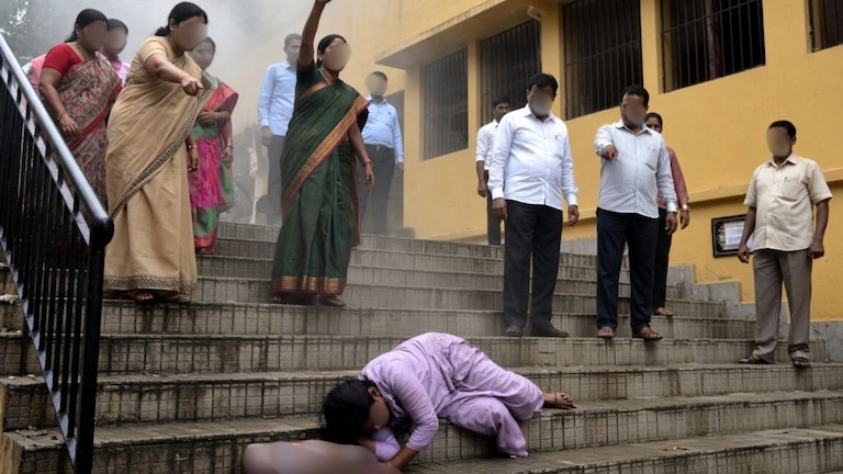 26 वर्षीय बायकोवर नवऱ्याकडून कुऱ्हाडीने हल्ला, नंतर अॅसिड फेकलं अन्.. Crime News (AI Photo)
