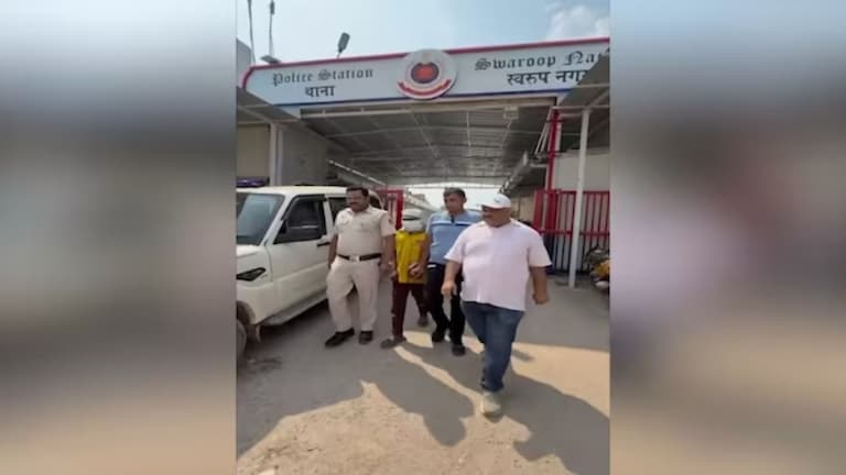 अल्पवयीन मुलीची सामूहिक बलात्कार करुन हत्या, कुत्र्यांनी तोडले मृतदेहाचे लचके Crime News