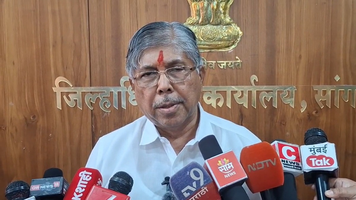 ‘सर्वांना मुबलक अन्न मिळेपर्यंत काजू-बदाम खाणं हे...’, चंद्रकांत पाटलांचं मोठं वक्तव्य!