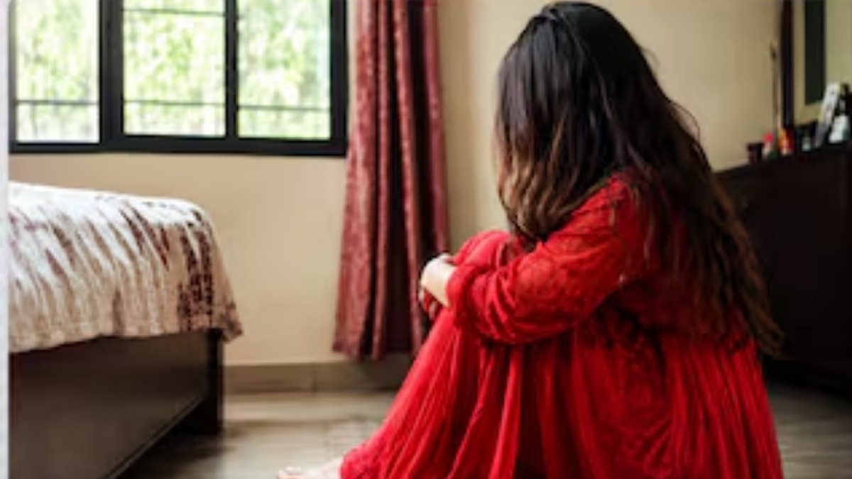 हात पकडून घरात ओढलं, 24 वर्षीय दिव्यांग महिलेवर लैंगिक अत्याचार