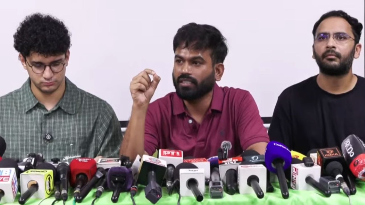 ज्ञानेश कुमार यांनी मोदींच्या घरात चपरासी म्हणून राहावं - अभिजीत दीपके