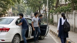 तरुणांनी विद्यार्थिनीला गाडीत ओढले, अश्लील भाषा वापरत केली शिवीगाळ Crime News (AI Photo)