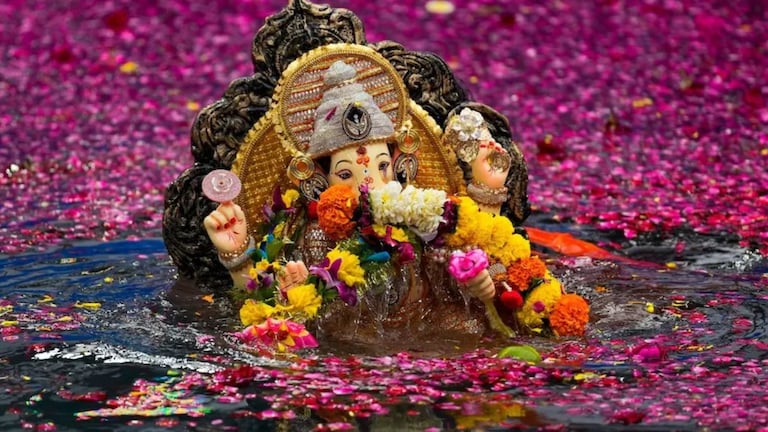 गणरायाला निरोप देताना डोळे पाणावणार, आज अनंत चतुर्दशी; विसर्जनासाठी 'हा' शुभ मुहूर्त ganesh visarjan 2026