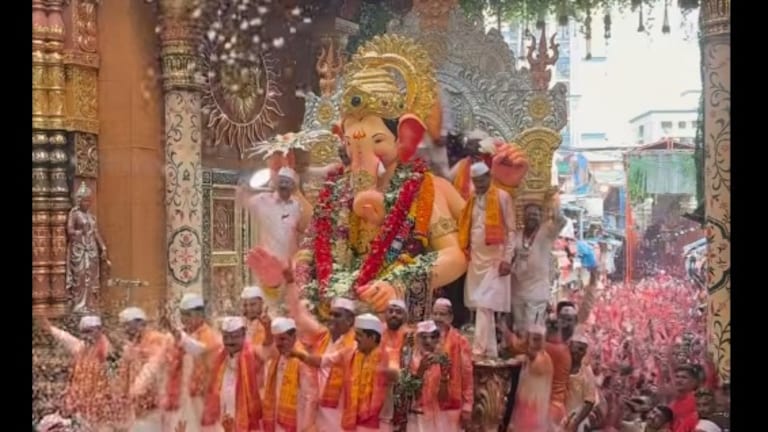 LIVE: मुंबईत भाविकांचा महासागर अन् ‘मोरया’चा गजर! पाहा घरबसल्या लालबागच्या राजाची विसर्जन मिरवणूक lalbaugcha raja visarjan procession live streaming 2026 mumbai